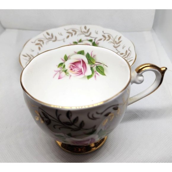 Vintage Queen Anne Floral Bone China England Teacup & Saucer - 112 Gold Trim - Picture 8 of 14